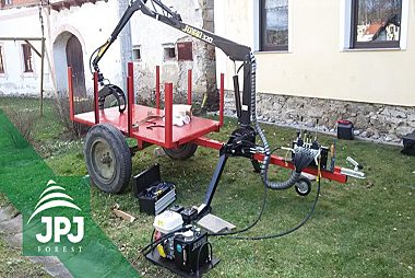 Dodanie samostatné hydraulickej ruky Vahva Jussi 320 vrátane podporných nôh Montáž na vlečku domácej výroby