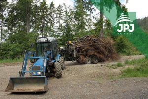 Malotraktor BCS a vyvážačka Vahva Jussi 1500_400 pre obecné lesy