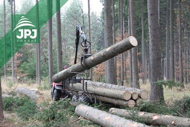 Malá vyvážečka Vahva Jussi 1500_320 4WD a pracovné štvorkolka