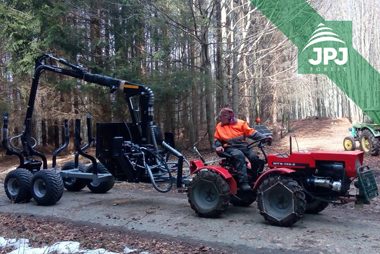 Stredne veľká vyvážačka Vahva Jussi 3000_420 a malotraktor MT8
