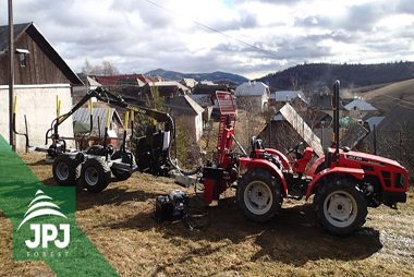 Vyvážacie vlek Vahva Jussi 2000 + _320 a malotraktor AGT